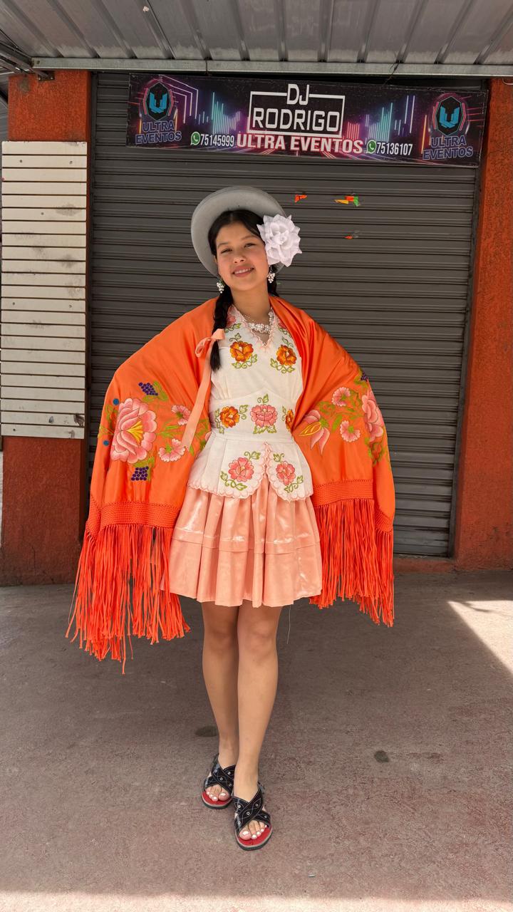 Traje chapaco con manta